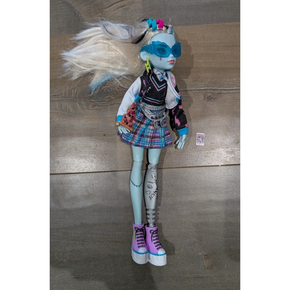 Monster High Frankie Stein Doll – Signature Look – G3 2022 – Blue/Black Hair